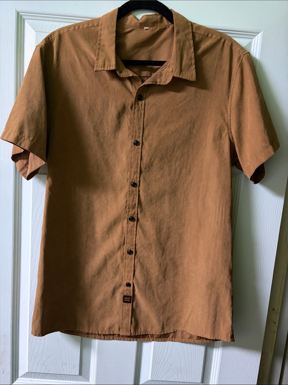Men's Short-Sleeve Button-Up Shirt in Brown